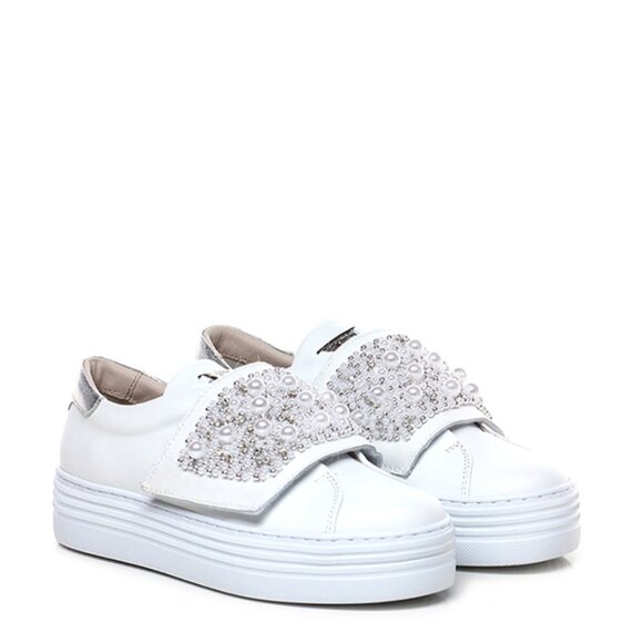 Tosca Blu white leather pearl accented velcro closure sneaker Size 7 - Picture 1 of 1